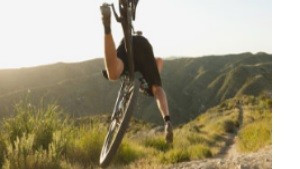 USA, California, Laguna Beach, Mountain biker falling of his bike